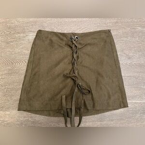 BOUTIQUE SHOE FLY LACE UP OLIVE GREEN SKORT - Size Small SKU:474